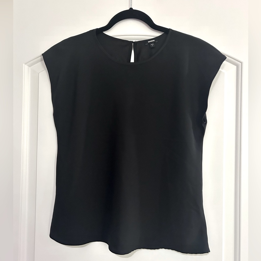 NWT Express black top with key hole back detail. Size small.